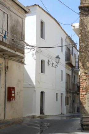 BORGO PETELIA, Casa Castiglione, Antica casa su due piani con scala esterna